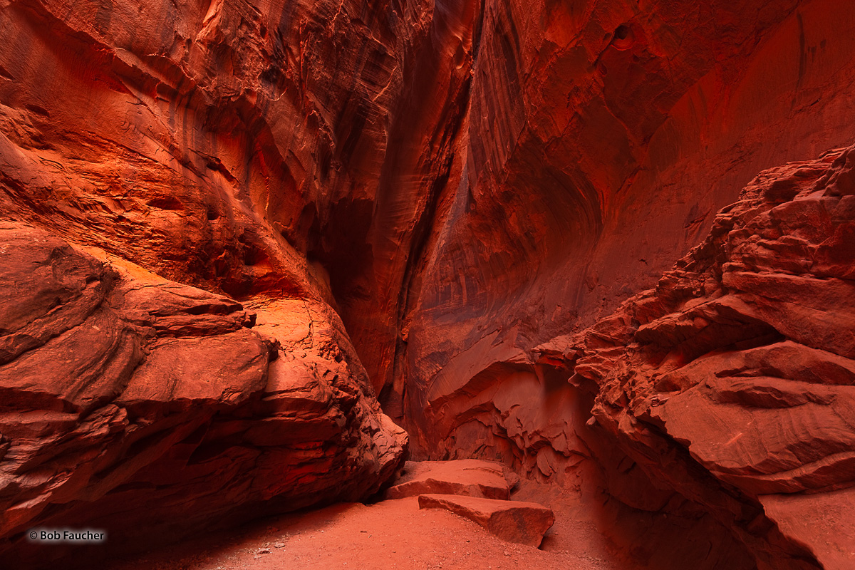 Singing Canyon is a small beautiful slot canyon off Long Canyon. Beyond it's visual beauty, it is noted for its amazing acoustics...