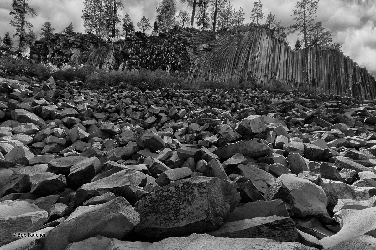 As basalt lava erupts from volcanic vents and cools, it shrinks and then cracks. These well-developed columns formed as homogenous...
