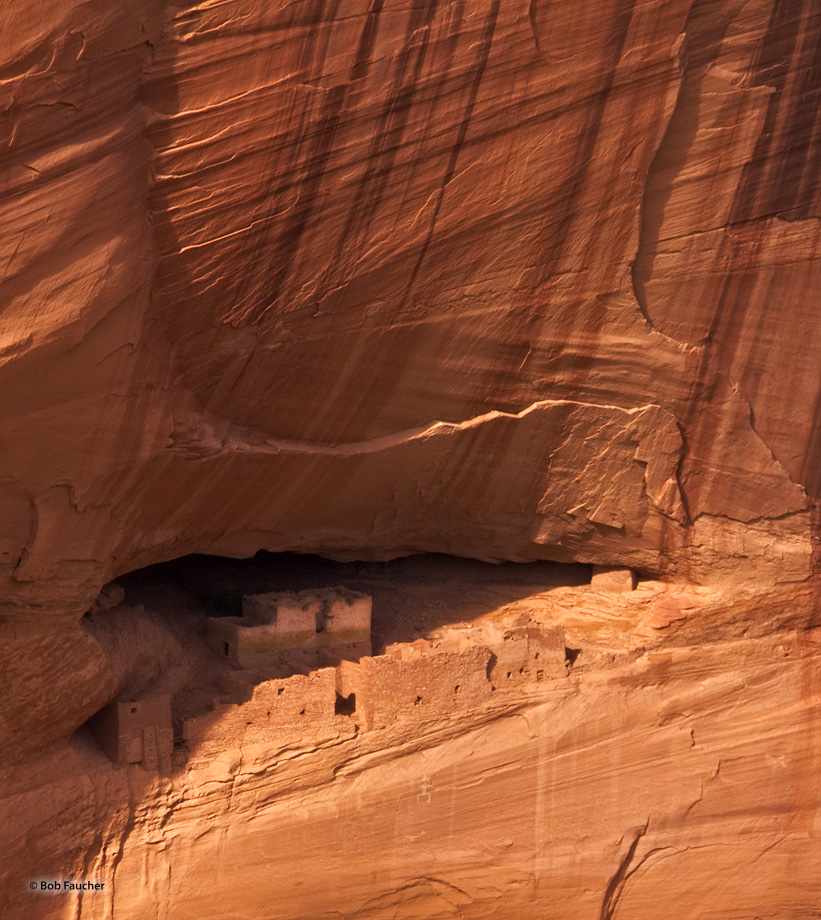 White House ruins in the sandstone cliffs of the Canyon de Chelly